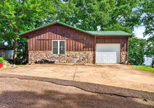 Homes for sale in Springville, TN | 70 Hailey Ln, Springville, TN 38256 | MLS# 3239957