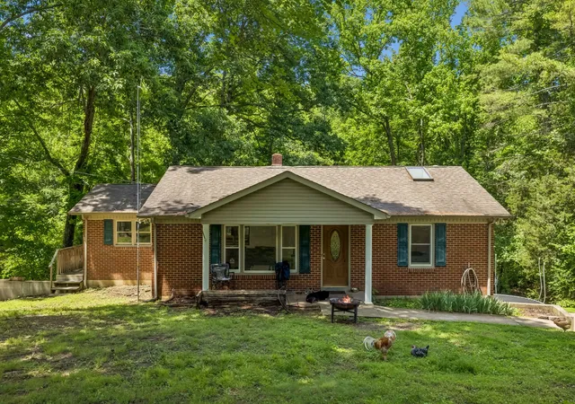 Homes for sale in Vanleer, TN | 5450 Hwy 49 W, Vanleer, TN 37181 | MLS# 3233165