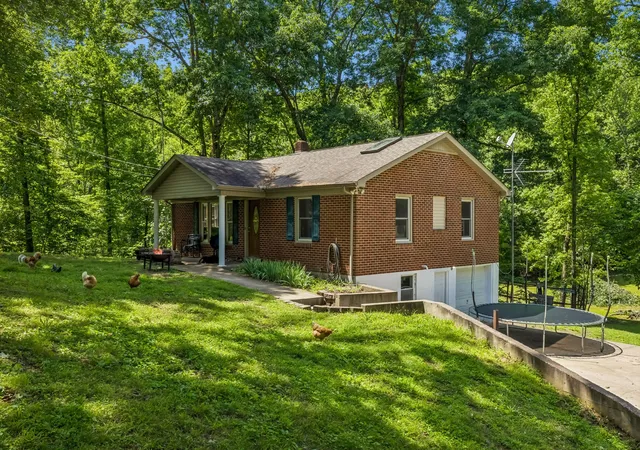 Homes for sale in Vanleer, TN | 5450 Hwy 49 W, Vanleer, TN 37181 | MLS# 3233165