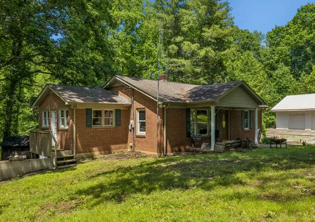 Homes for sale in Vanleer, TN | 5450 Hwy 49 W, Vanleer, TN 37181 | MLS# 3233165