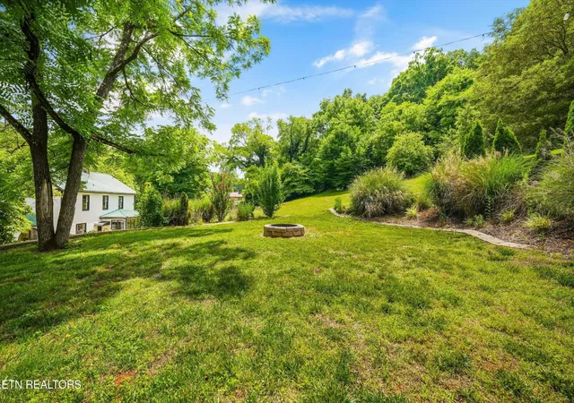 Homes for sale in Knoxville, TN | 3303 Delrose Dr, Knoxville, TN 37914 | MLS# 3232825