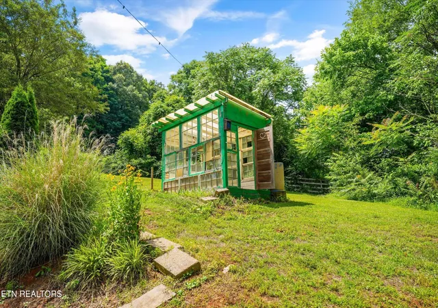 Homes for sale in Knoxville, TN | 3303 Delrose Dr, Knoxville, TN 37914 | MLS# 3232825