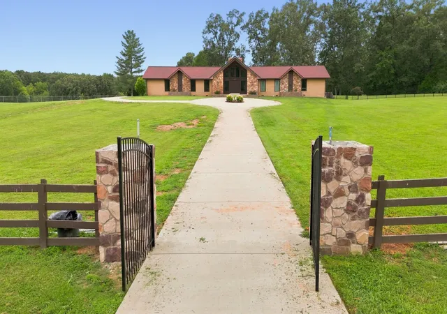 2nd image of 5350 Ashland City Rd, Clarksville, TN 37043 | MLS# 3333901