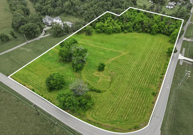 1st image of 1688 Anderson Rd, Hendersonville, TN 37075 | MLS# 3233987
