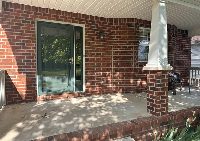 Photo 2 of Single family home for sale at 121 Vintage Cir, Hendersonville, TN 37075 | MLS# 3239648 | Listing updated on 2026-07-07