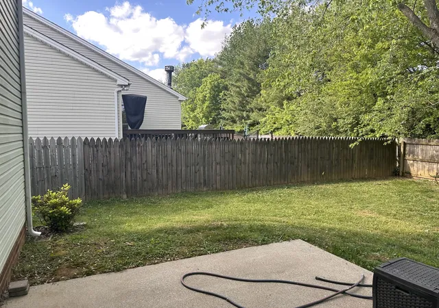 Photo 3 of Single family home for sale at 121 Vintage Cir, Hendersonville, TN 37075 | MLS# 3239648 | Listing updated on 2026-07-07