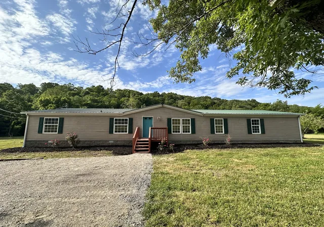 Homes for sale in Nunnelly, TN | 7287 Pinewood Rd, Nunnelly, TN 37137 | MLS# 3233947