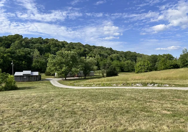 Homes for sale in Nunnelly, TN | 7287 Pinewood Rd, Nunnelly, TN 37137 | MLS# 3233947