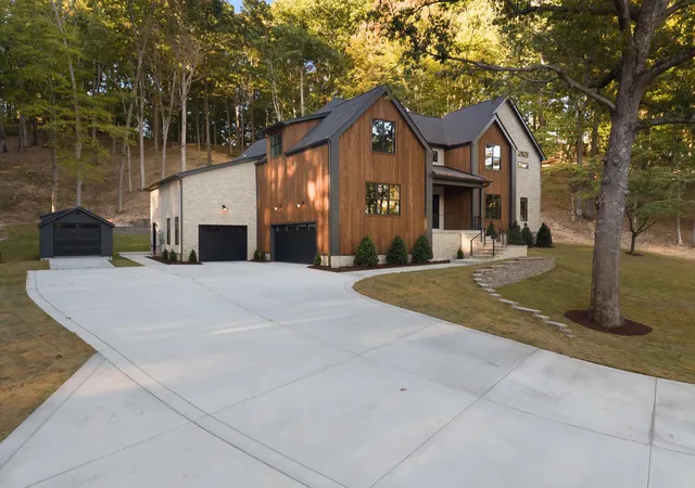 Photo 3 of Mansion for sale at 3740 Bear Crk Rd, Thompsons Station, TN 37179 | MLS# 3597083 | Listing updated on 2026-10-09