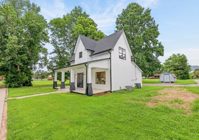 3rd image of 102 Cowan St W, Cowan, TN 37318 | MLS# 3245493