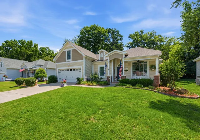 Photo 3 of Sale Pending at 102 Cross Cvs Ct, Hendersonville, TN 37075 | MLS# 3233956 | Listing updated on 2026-08-28