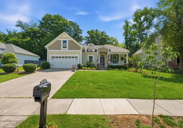 Photo 4 of Sale Pending at 102 Cross Cvs Ct, Hendersonville, TN 37075 | MLS# 3233956 | Listing updated on 2026-08-28