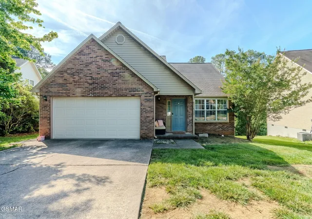 Homes for sale in Knoxville, TN | 738 Colony Village Way, Knoxville, TN 37923 | MLS# 3272520