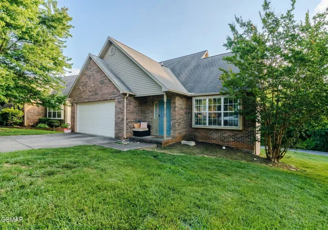 Homes for sale in Knoxville, TN | 738 Colony Village Way, Knoxville, TN 37923 | MLS# 3272520