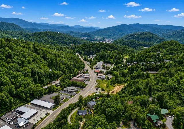 Homes for sale in Gatlinburg, TN | 856 Crest View Dr, Gatlinburg, TN 37738 | MLS# 3269846