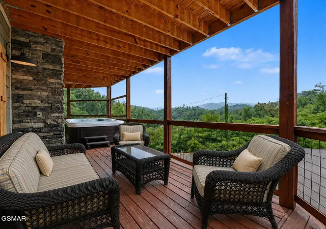 Homes for sale in Gatlinburg, TN | 856 Crest View Dr, Gatlinburg, TN 37738 | MLS# 3269846