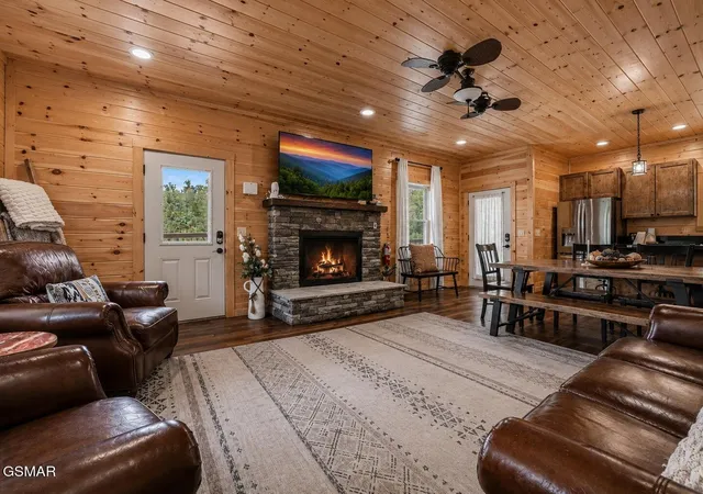 Homes for sale in Gatlinburg, TN | 856 Crest View Dr, Gatlinburg, TN 37738 | MLS# 3269846