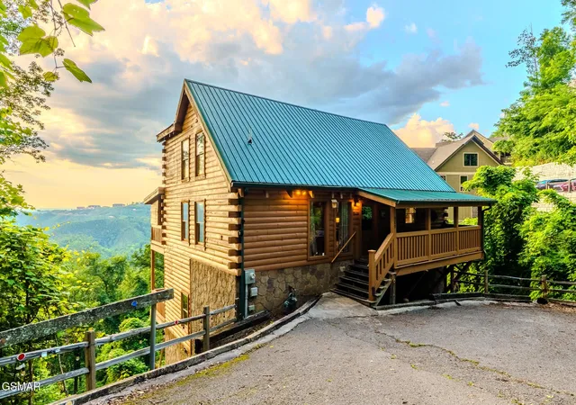 Homes for sale in Gatlinburg, TN | 569 Forest Springs Dr, Gatlinburg, TN 37738 | MLS# 3267503
