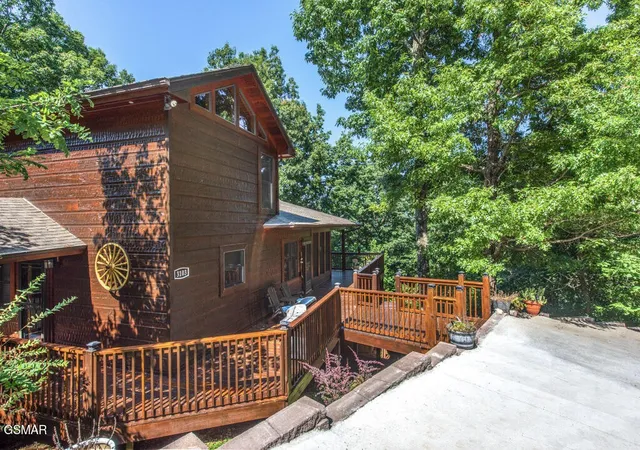 Photo 1 of Single family home for sale at 3103 Perry Cir Ln, Sevierville, TN 37862 | MLS# 3278264 | Listing updated on 2026-09-17