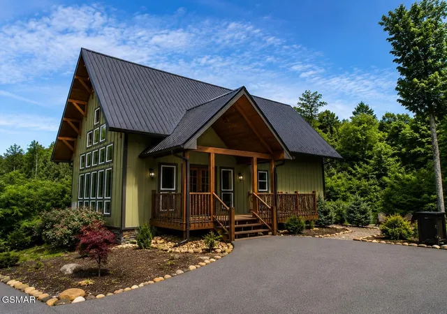 Homes for sale in Gatlinburg, TN | 862 Crest View Dr, Gatlinburg, TN 37738 | MLS# 3269847