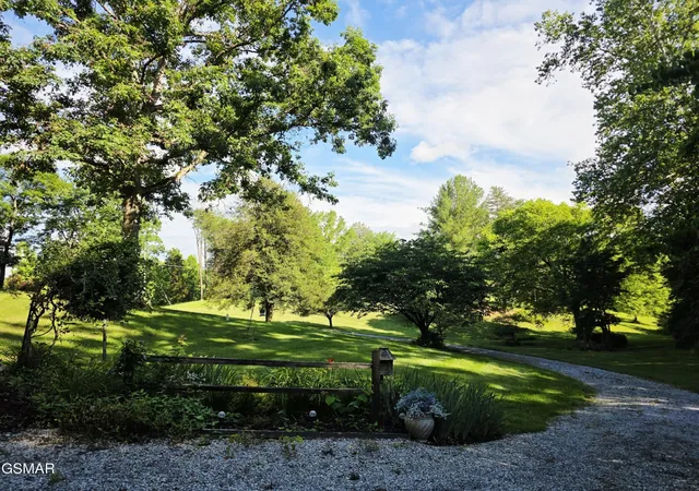 2nd image of 2824 Mary Ridge Farm Road, Sevierville, TN 37862 | MLS# 3288554