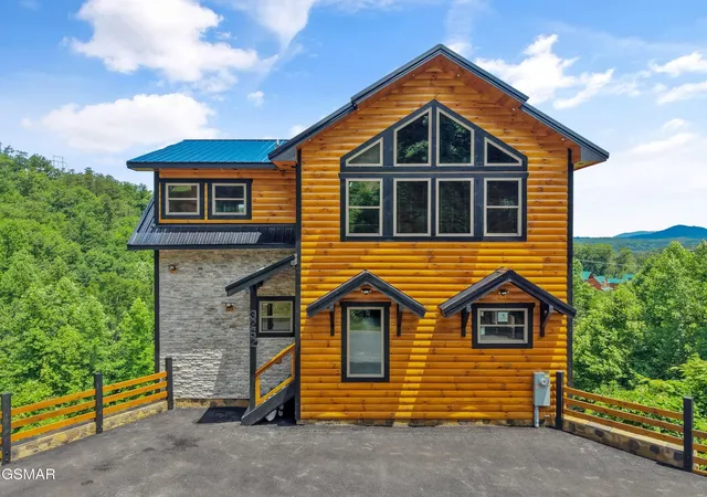 Homes for sale in Sevierville, TN | 3262 Pine Peak Way, Sevierville, TN 37862 | MLS# 3264175
