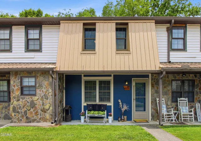 2nd image of 625 S Asbury Dr, Pigeon Forge, TN 37863