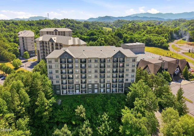 2nd image of 124 Plz Dr, Pigeon Forge, TN 37863