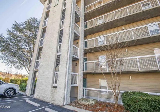 2nd image of 205 Ogle Dr #UNIT 332, Pigeon Forge, TN 37863 | MLS# 3302021