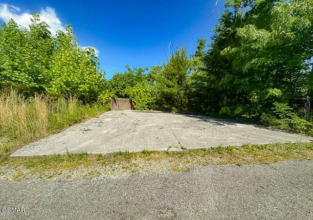 2nd image of 639 Pinecrest Dr, Gatlinburg, TN 37738 | MLS# 3510520