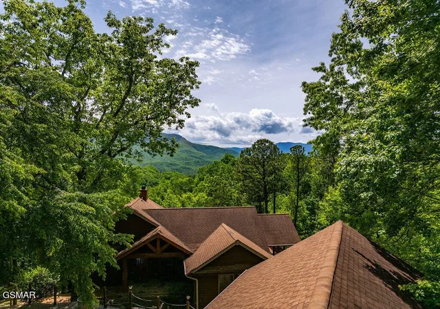 Photo 2 of Single family home for sale at 967 Scenic Trl, Gatlinburg, TN 37738 | MLS# 3243158 | Listing updated on 2026-09-13