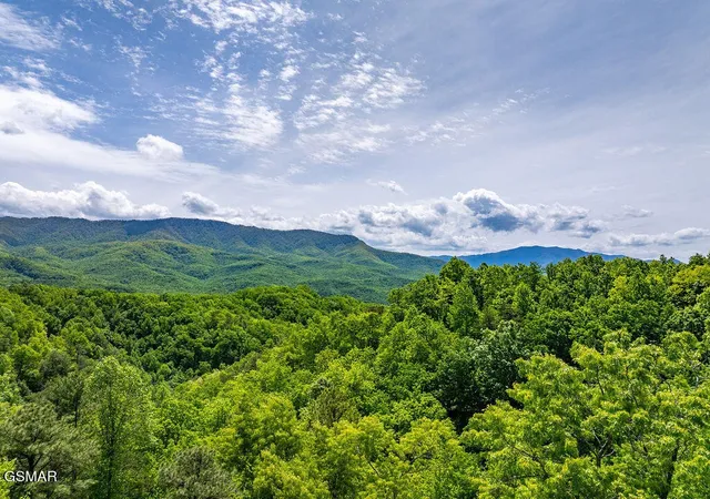 Photo 3 of Single family home for sale at 967 Scenic Trl, Gatlinburg, TN 37738 | MLS# 3243158 | Listing updated on 2026-09-13