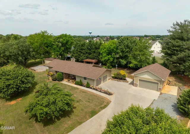 Photo 3 of Sale Pending at 1479 Wendron Moors Dr, Sevierville, TN 37862 | MLS# 3548206 | Listing updated on 2026-09-23