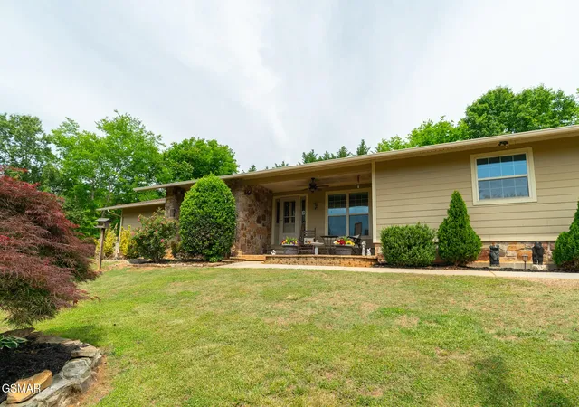 Photo 4 of Sale Pending at 1479 Wendron Moors Dr, Sevierville, TN 37862 | MLS# 3548206 | Listing updated on 2026-09-23