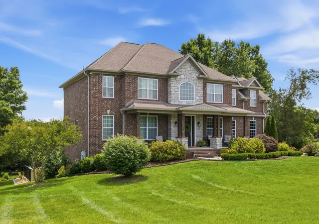 Photo 3 of Single family home for sale at 3520 Prominence Dr, Spring Hill, TN 37174 | MLS# 3245105 | Listing updated on 2026-10-04