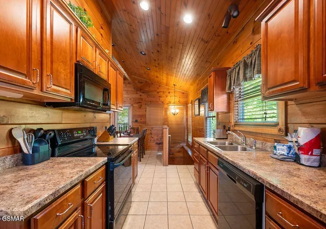 Homes for sale in Gatlinburg, TN | 834 Great Smoky Way, Gatlinburg, TN 37738 | MLS# 3243168