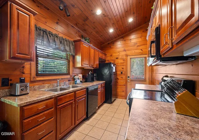 Homes for sale in Gatlinburg, TN | 834 Great Smoky Way, Gatlinburg, TN 37738 | MLS# 3243168