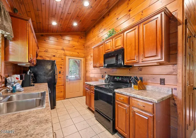 Homes for sale in Gatlinburg, TN | 834 Great Smoky Way, Gatlinburg, TN 37738 | MLS# 3243168