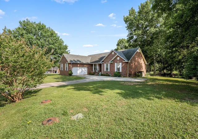 Photo 3 of Single family home for sale at 113 Stonegate Cir, Shelbyville, TN 37160 | MLS# 3246935 | Listing updated on 2026-08-11