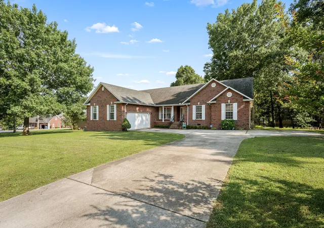 Photo 3 of Single family home for sale at 113 Stonegate Cir, Shelbyville, TN 37160 | MLS# 3246935 | Listing updated on 2026-08-11
