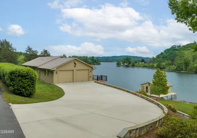 Homes for sale in Kingston, TN | 326 Chamberlain Cove Road, Kingston, TN 37763 | MLS# 3269813