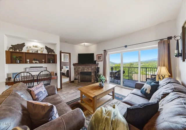 3rd image of 410 Big Bear Wy, Pigeon Forge, TN 37863