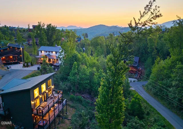 3rd image of 612 Sunset Lane, Gatlinburg, TN 37738 | MLS# 3298324