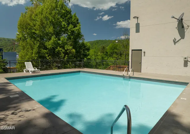 3rd image of 354 E Holly Ridge Rd, Gatlinburg, TN 37738