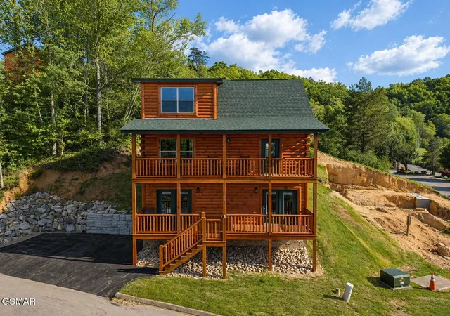 Homes for sale in Pigeon Forge, TN | 1632 Mountain Lodge Way, Pigeon Forge, TN 37862 | MLS# 3269844