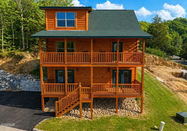 Homes for sale in Pigeon Forge, TN | 1632 Mountain Lodge Way, Pigeon Forge, TN 37862 | MLS# 3269844