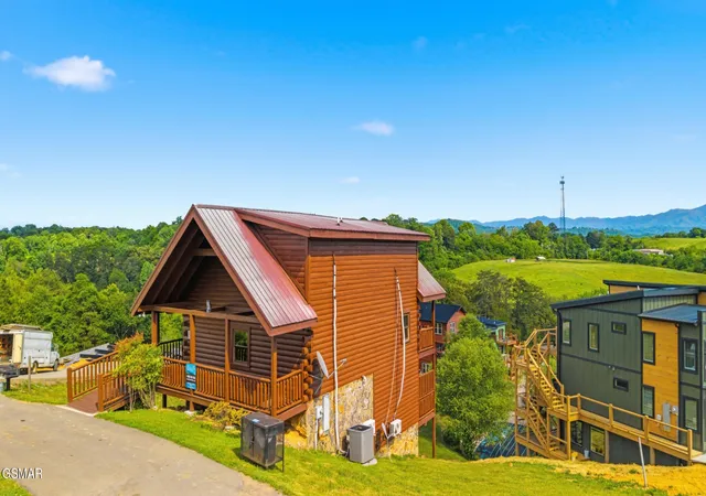 Photo 1 of Single family home for sale at 1571 Rainbow Ridge, Sevierville, TN 37862 | MLS# 3307524 | Listing updated on 2026-09-28
