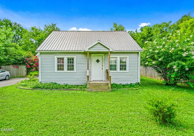 1st image of 2404 Cedar Ln, Knoxville, TN 37918 | MLS# 3278265