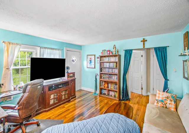 3rd image of 2404 Cedar Ln, Knoxville, TN 37918 | MLS# 3278265