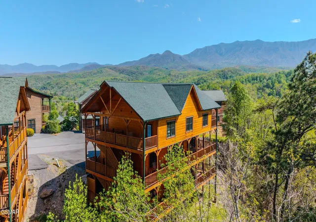 Photo 3 of Single family home for sale at 782 Park Vista Way, Gatlinburg, TN 37738 | MLS# 3270019 | Listing updated on 2026-09-19